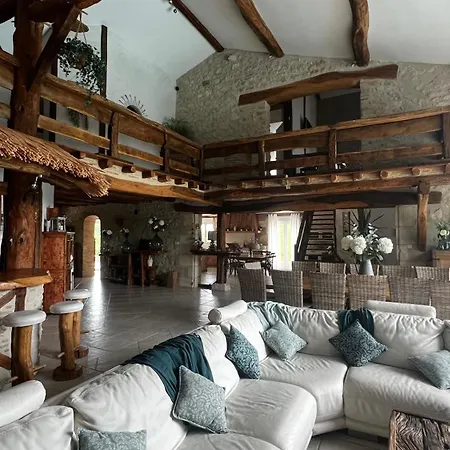 Holiday home Domaine De Lorette Fosses-et-Baleyssac