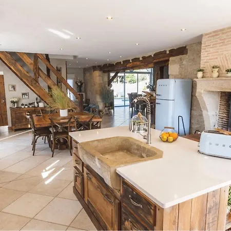 Holiday home Domaine De Lorette Fosses-et-Baleyssac